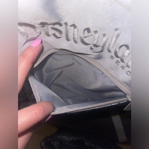 Disneyland backpack with USB port - Picture 4 of 10